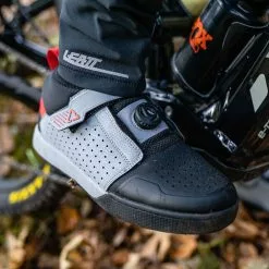 Leatt 4.0 Pro Clipless Pedal Shoe -Bicicletas comprar 202220 20Leatt20 20Evan20Wall20Shreddit20 20Liam20Wallace20LOW20RES 02671