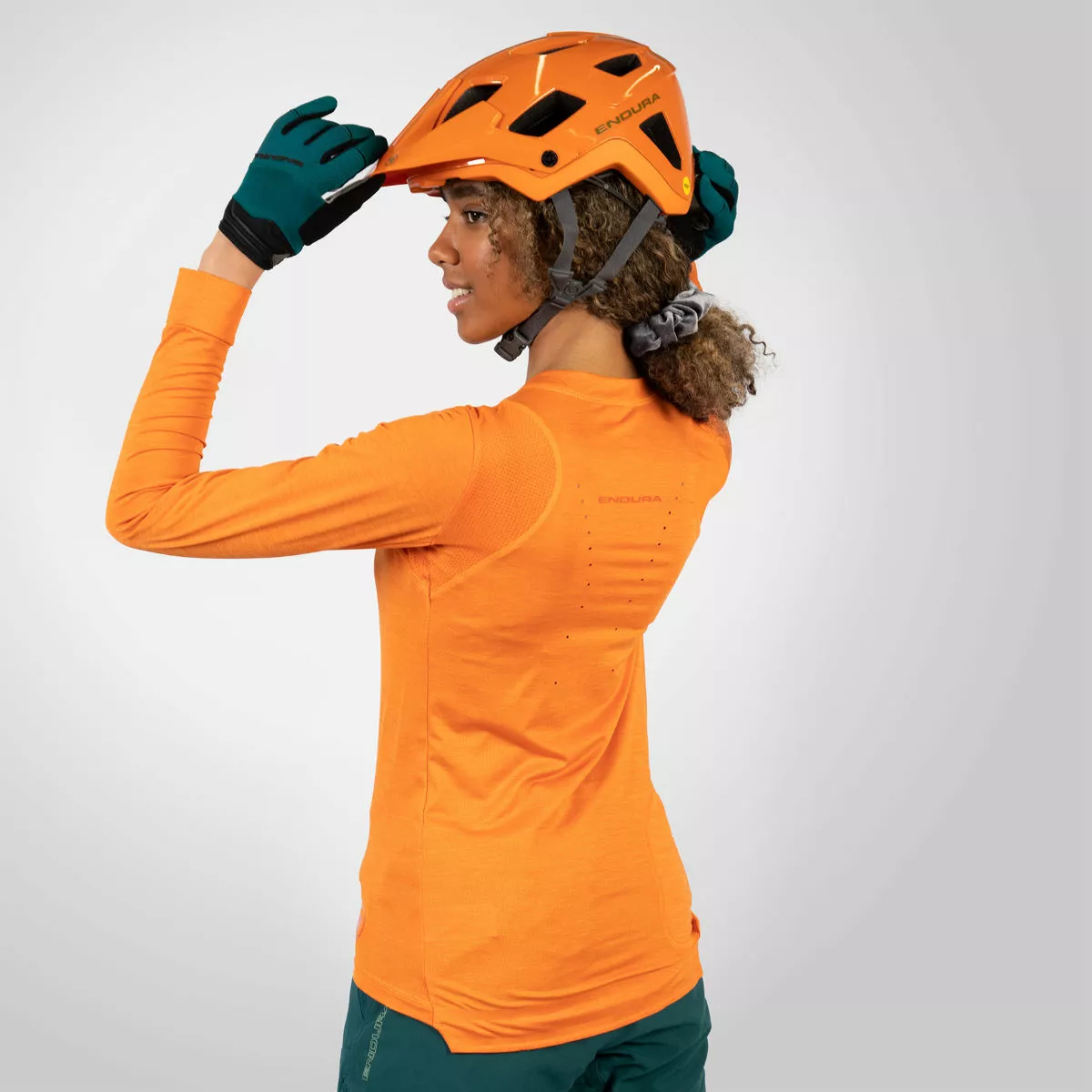 Endura Women's Singletrack LS Jersey 7 Endura Women's Singletrack LS Jersey - Imagen 5