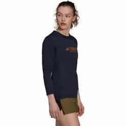 Camiseta De Manga Larga Adidas Trail Para Mujer -Bicicletas comprar GU3870 APP on model walking white