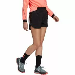 Pantalón Corto De Running Adidas AGRAVIC Para Mujer -Bicicletas comprar HA7545 APP on model walking white