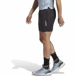 Pantalones Cortos Adidas Terrex Multi -Bicicletas comprar HM4013 5 APPAREL On Model Side View white