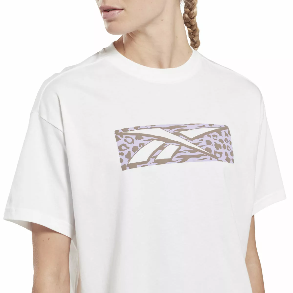 Reebok Women's TE Graphic Tee -ModSafari 7 Reebok Women's TE Graphic Tee -ModSafari - Imagen 5
