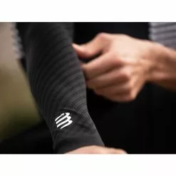 Manguitos Compressport ArmForce Ultralight -Bicicletas comprar compressport armforce ultralight armsleeve black SU00008B 03