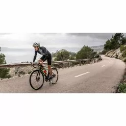 Manguitos Compressport ArmForce Ultralight -Bicicletas comprar compressport armforce ultralight armsleeve black SU00008B situation